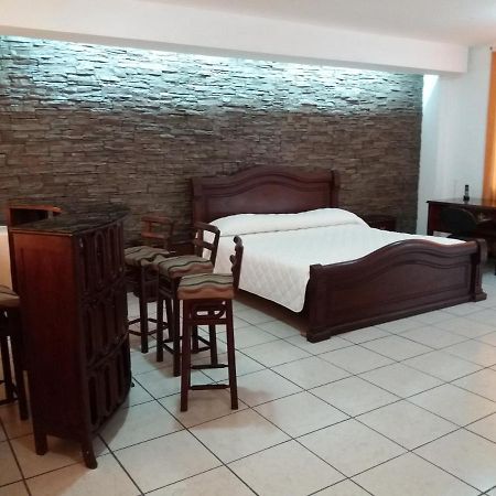 Hotel Puerta Del Sol Санто-Домінґо-де-лос-Колорадос Екстер'єр фото