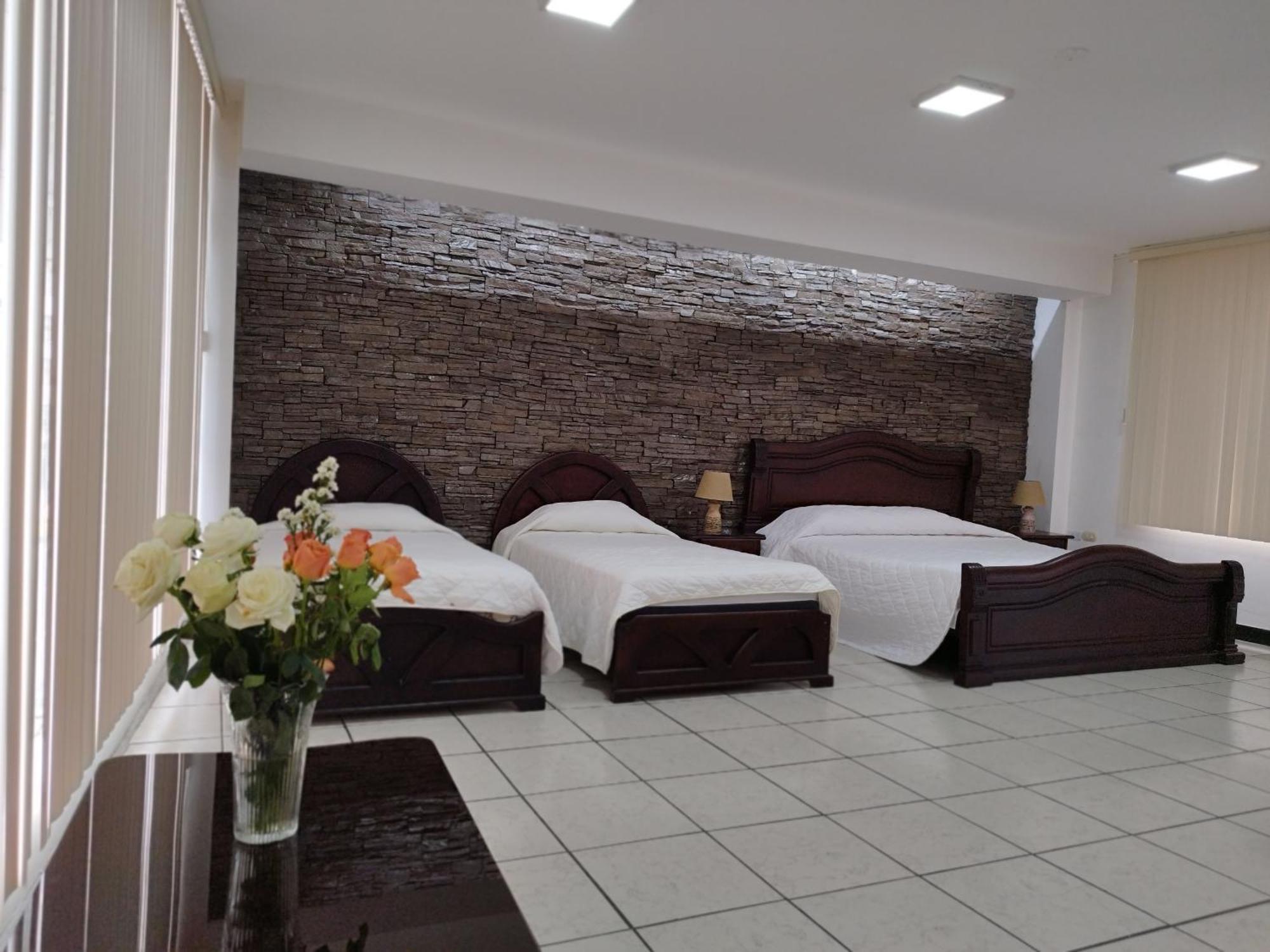Hotel Puerta Del Sol Санто-Домінґо-де-лос-Колорадос Екстер'єр фото