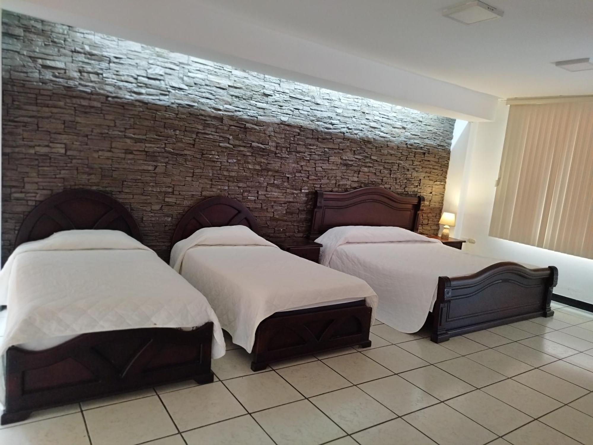 Hotel Puerta Del Sol Санто-Домінґо-де-лос-Колорадос Екстер'єр фото