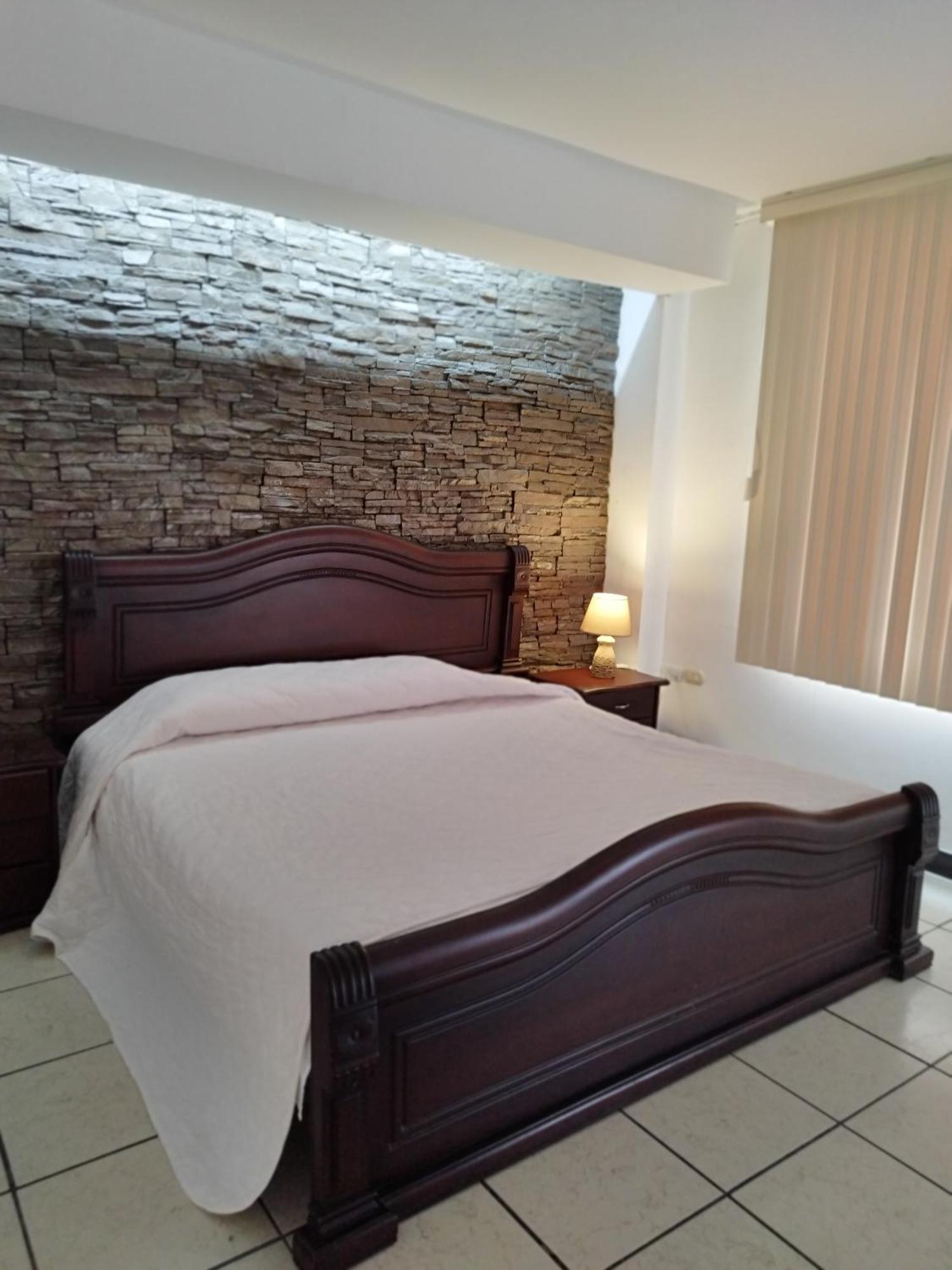 Hotel Puerta Del Sol Санто-Домінґо-де-лос-Колорадос Екстер'єр фото