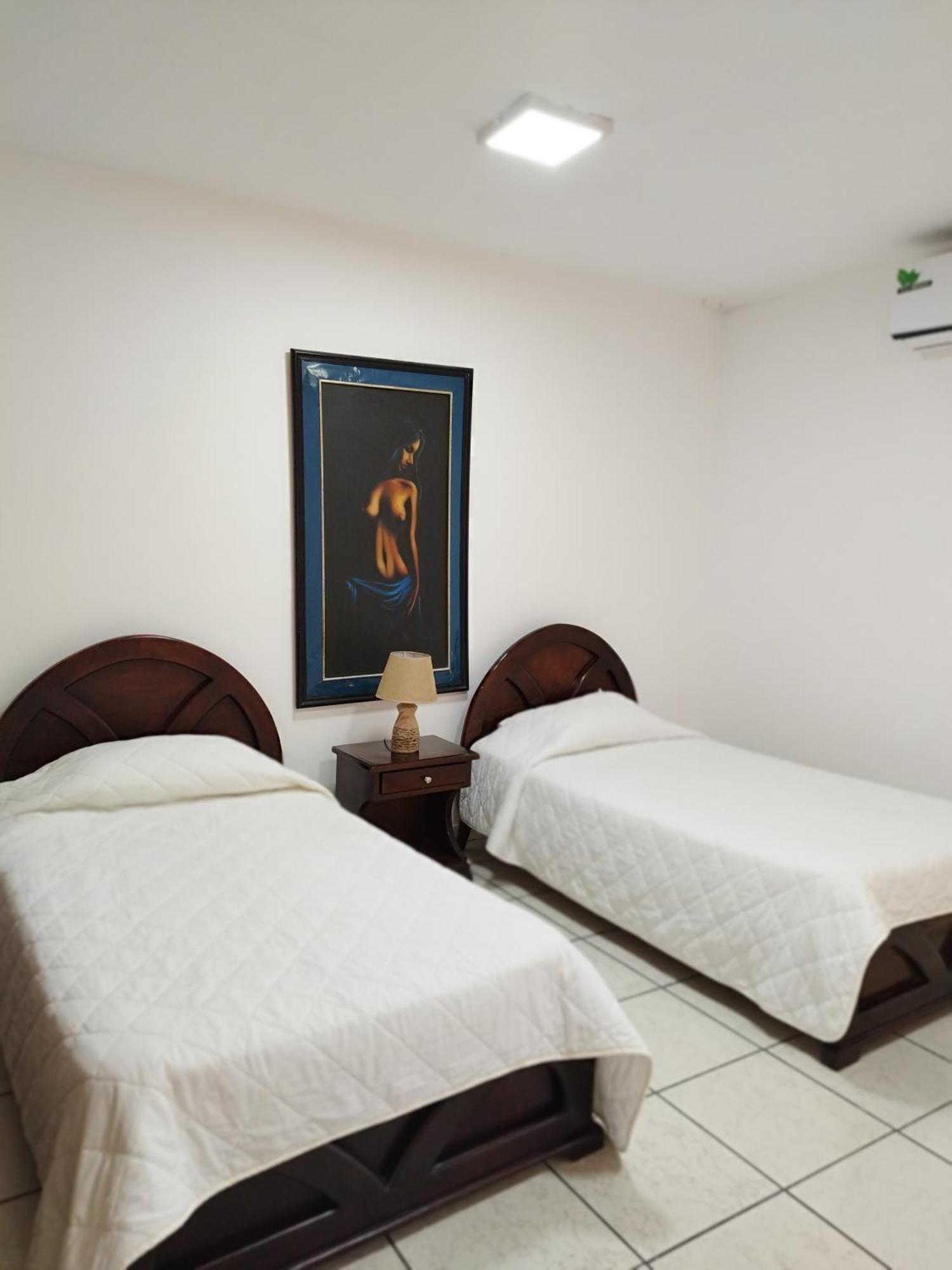 Hotel Puerta Del Sol Санто-Домінґо-де-лос-Колорадос Екстер'єр фото