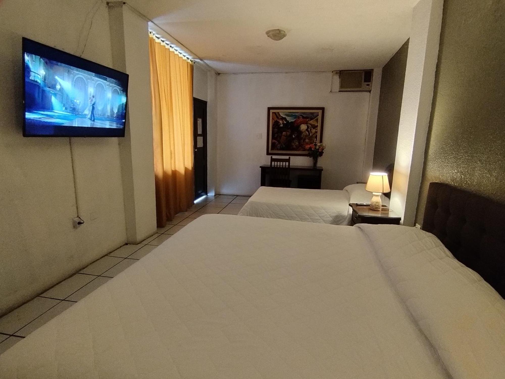 Hotel Puerta Del Sol Санто-Домінґо-де-лос-Колорадос Екстер'єр фото