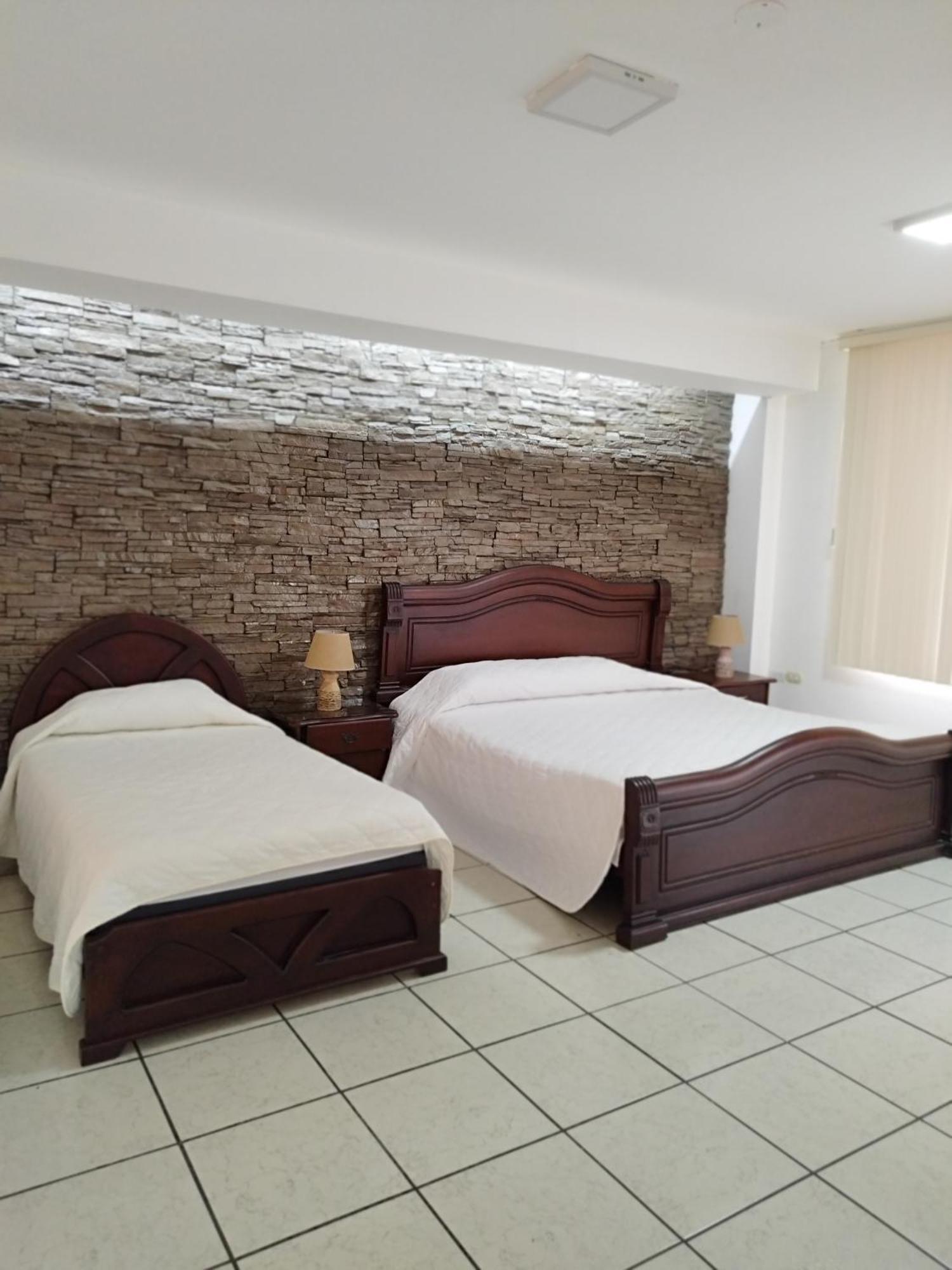 Hotel Puerta Del Sol Санто-Домінґо-де-лос-Колорадос Екстер'єр фото