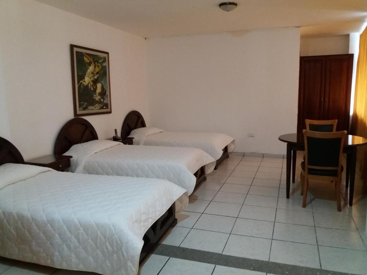 Hotel Puerta Del Sol Санто-Домінґо-де-лос-Колорадос Екстер'єр фото