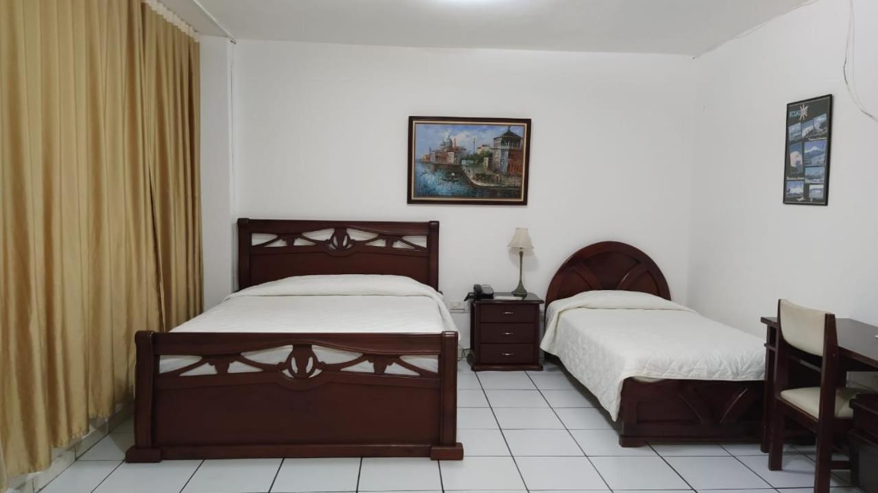 Hotel Puerta Del Sol Санто-Домінґо-де-лос-Колорадос Екстер'єр фото