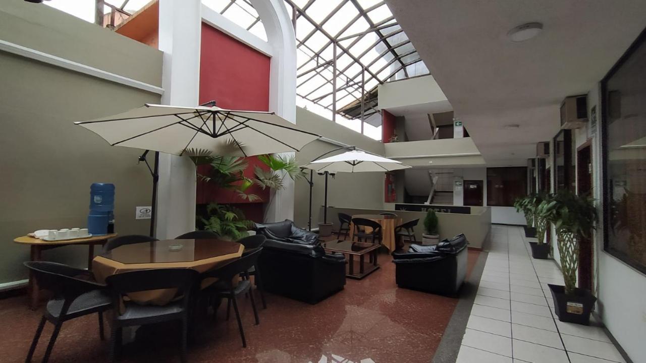 Hotel Puerta Del Sol Санто-Домінґо-де-лос-Колорадос Екстер'єр фото